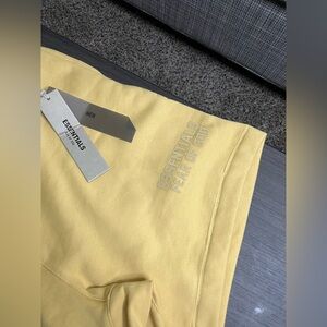 Essentials Fear of God yellow shorts